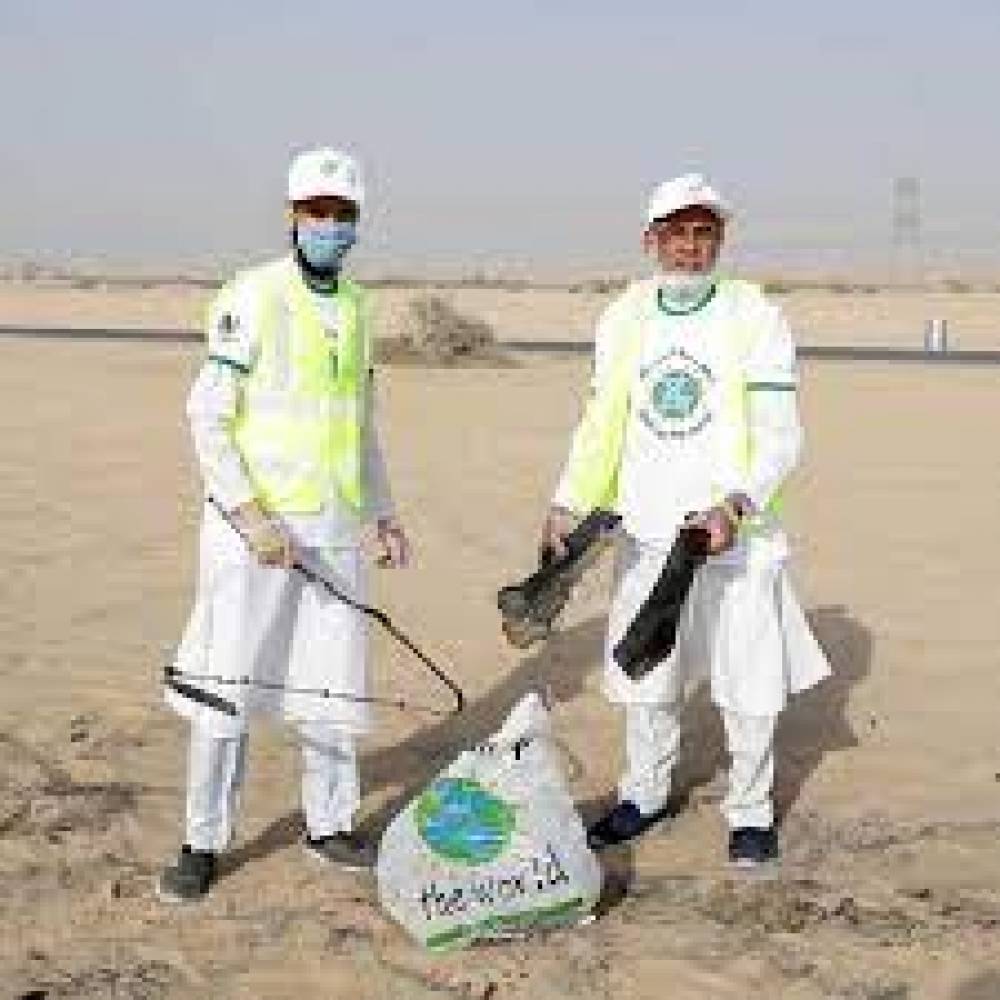 نظمت بلدية دبي فعالية للتطوع المجتمعي في مجالة النظافة العامة، كما نظمت مع آفاق الإسلامية للتمويل عملاً تطوعياً للحفاظ على النظافة.